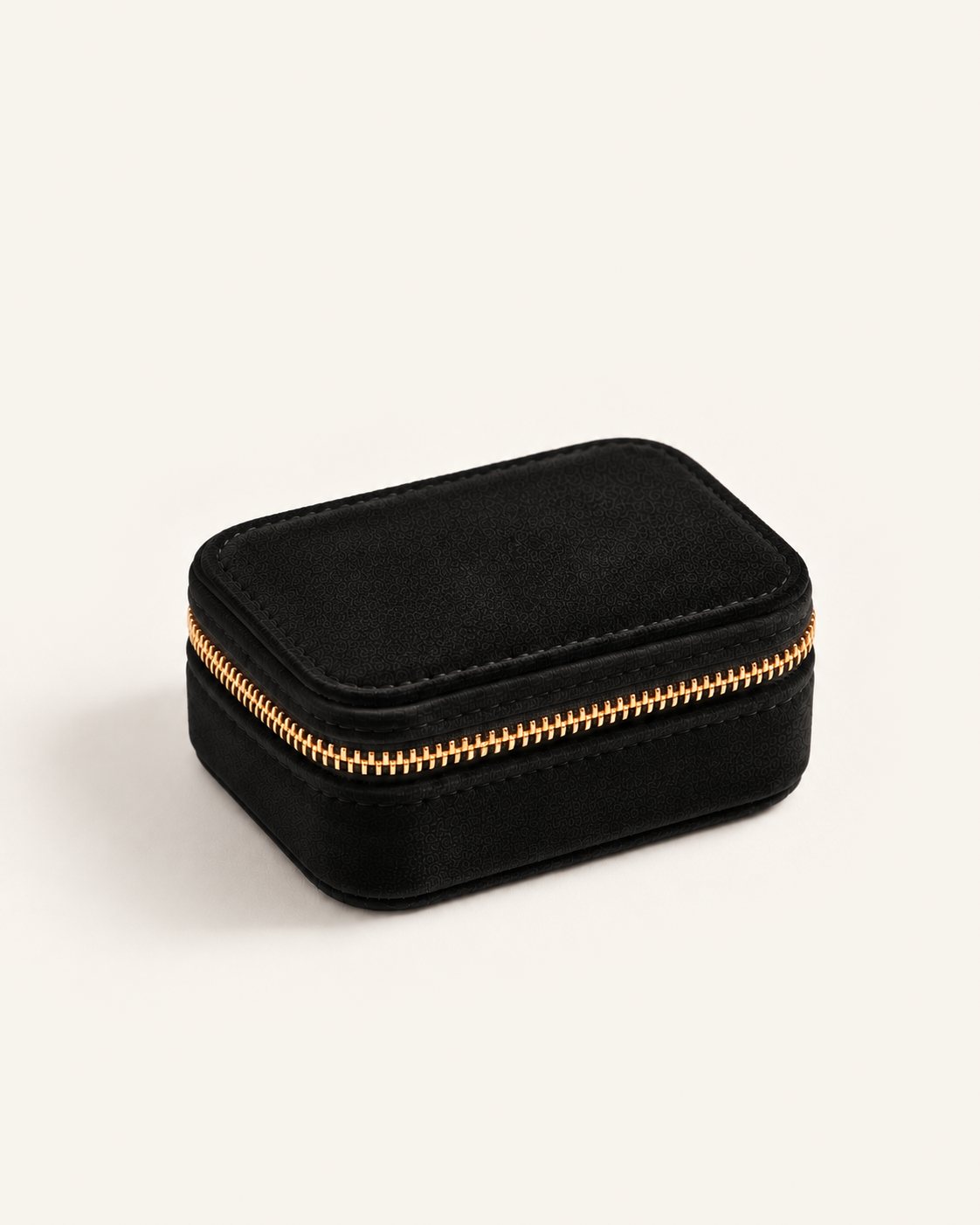 Écrin DYAMKA fermé pour bijou en or massif, zip doré, packaging joaillerie élégant