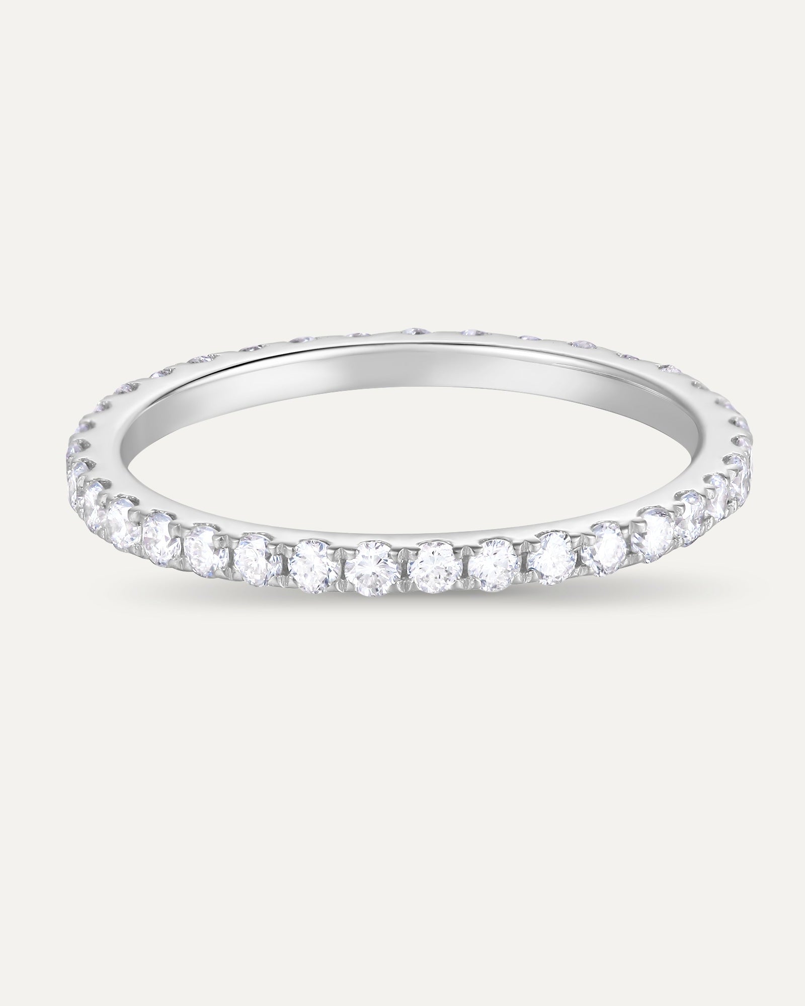 Bague alliance pavée en or recyclé 14 carats et diamant de synthèse