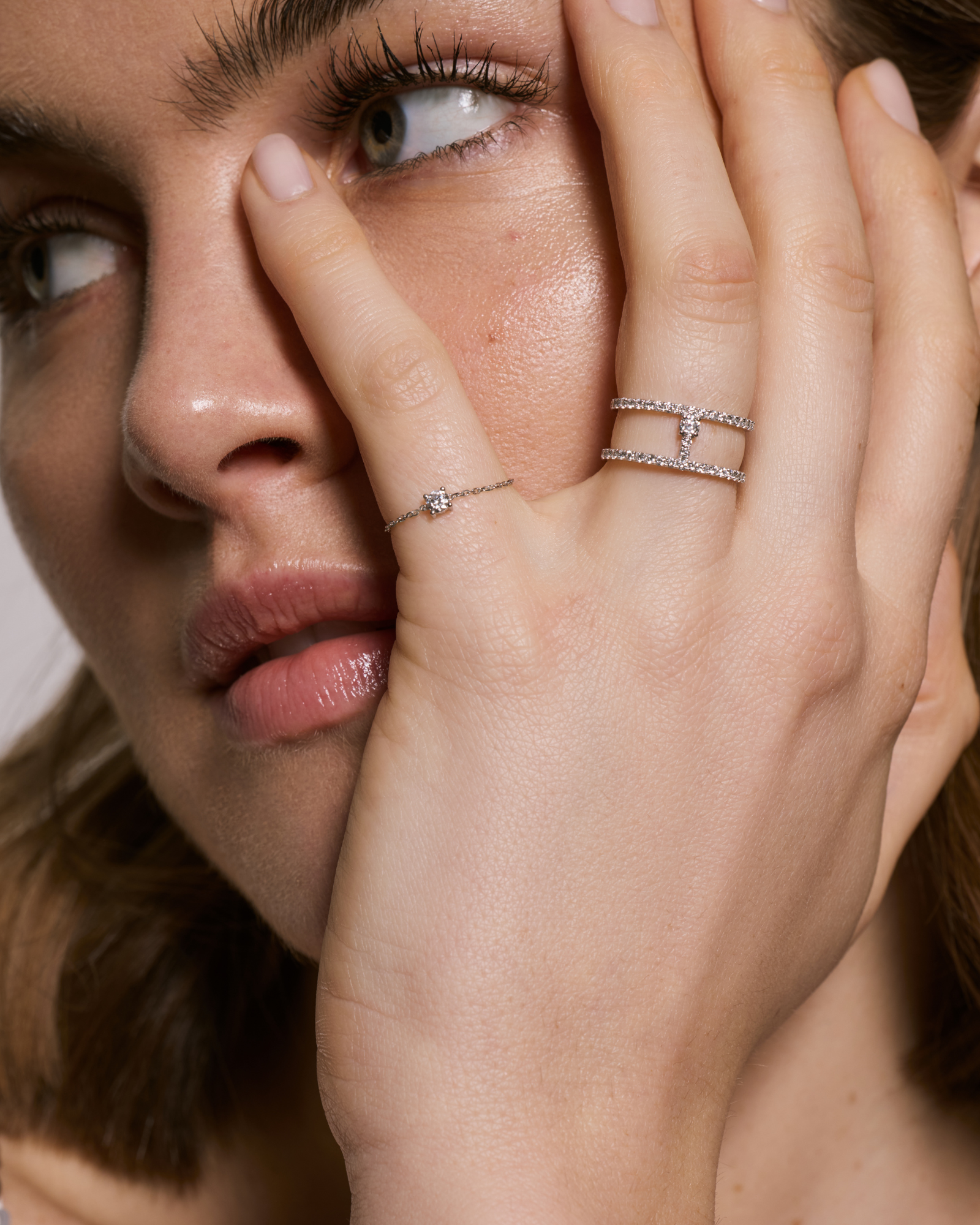 Bague pavée deux rangs en or blanc recyclé 14 carats et diamant de synthèse