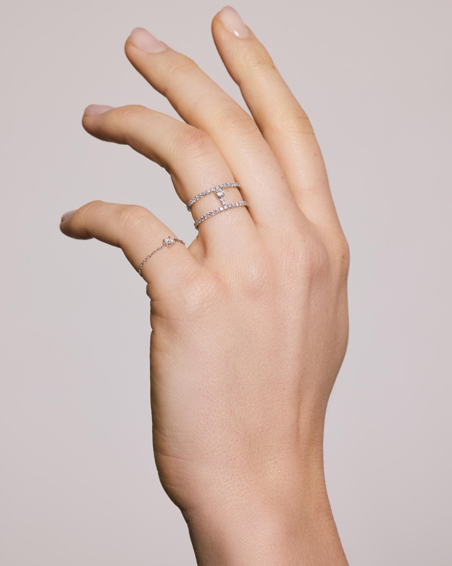 Bague pavée deux rangs en or blanc recyclé 14 carats et diamant de synthèse
