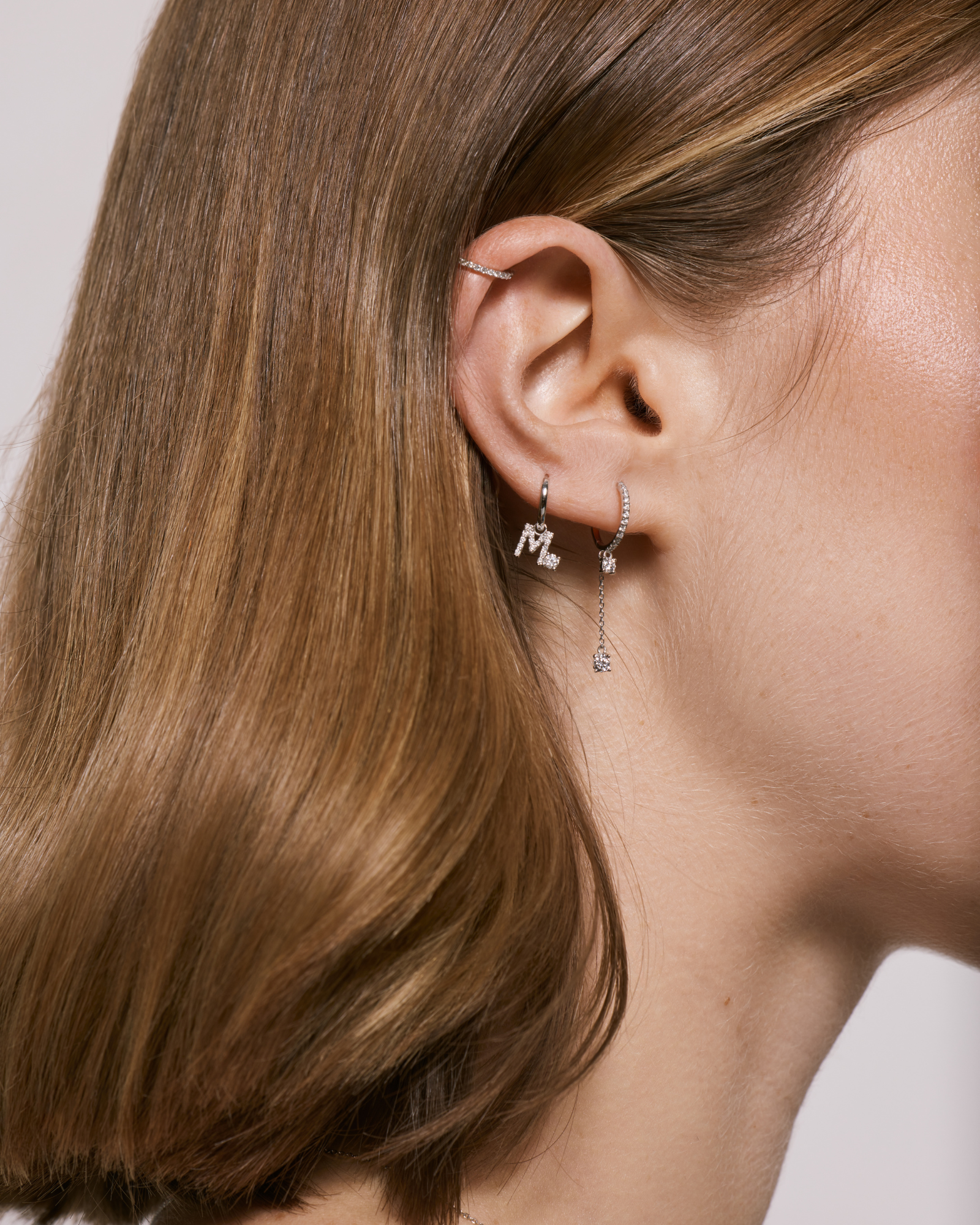 Boucle d'oreille pavée chaîne en or blanc recyclé 14 carats et diamant de synthèse