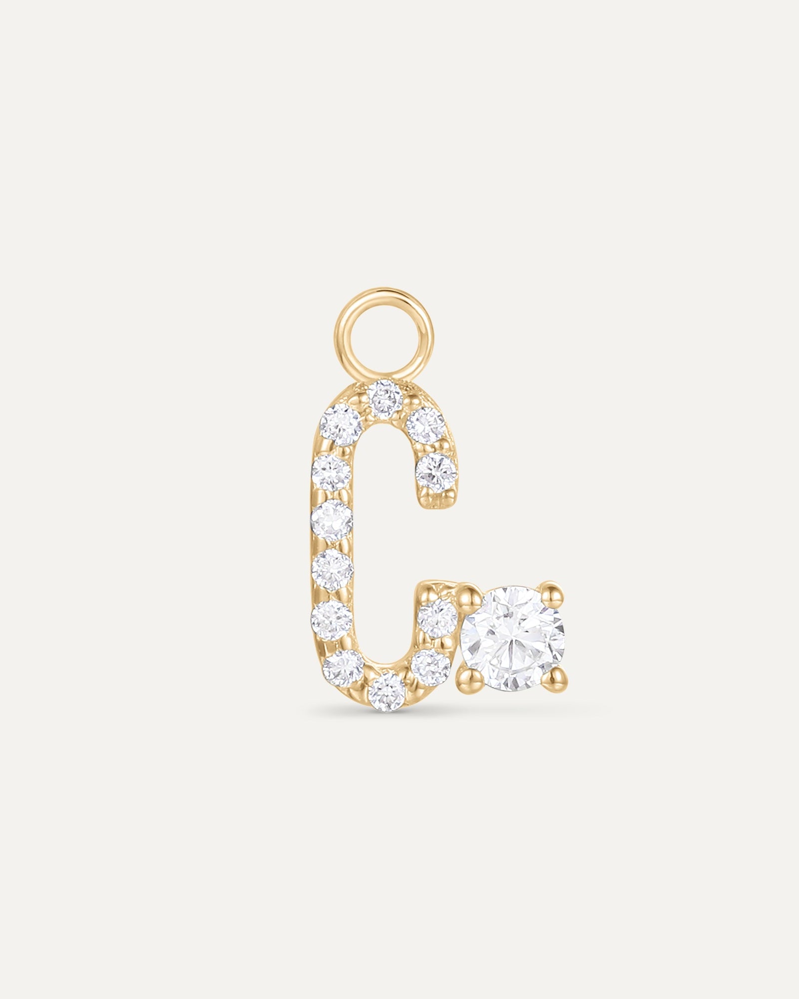 Charm lettre C en or jaune recyclé 14 carats et diamant de synthèse