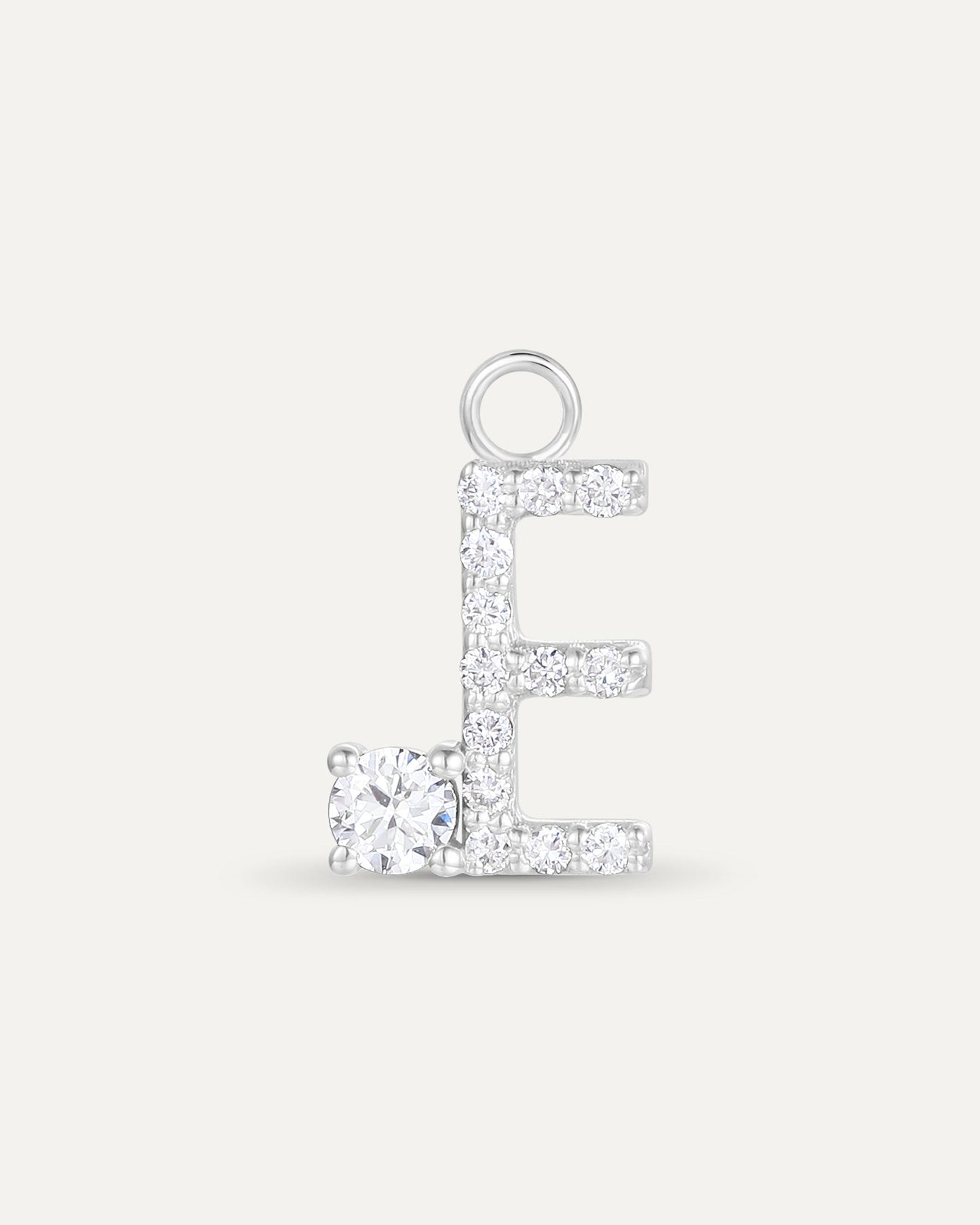 Charm lettre E en or blanc recyclé 14 carats et diamant de synthèse