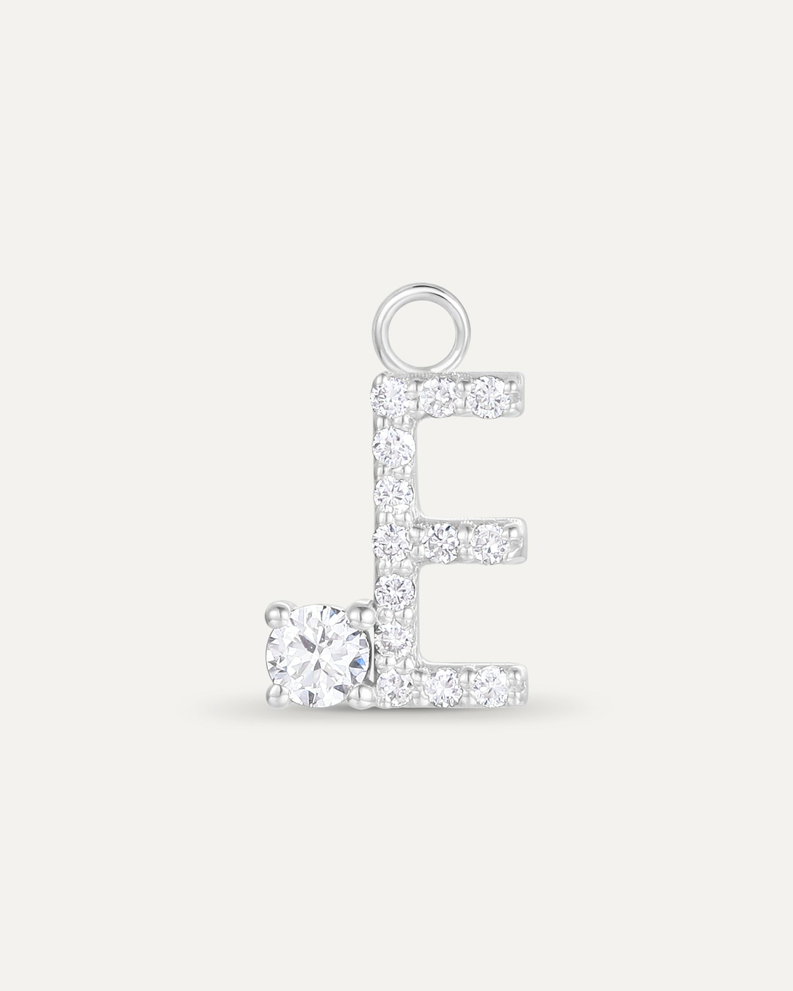 Charm lettre E en or blanc recyclé 14 carats et diamant de synthèse