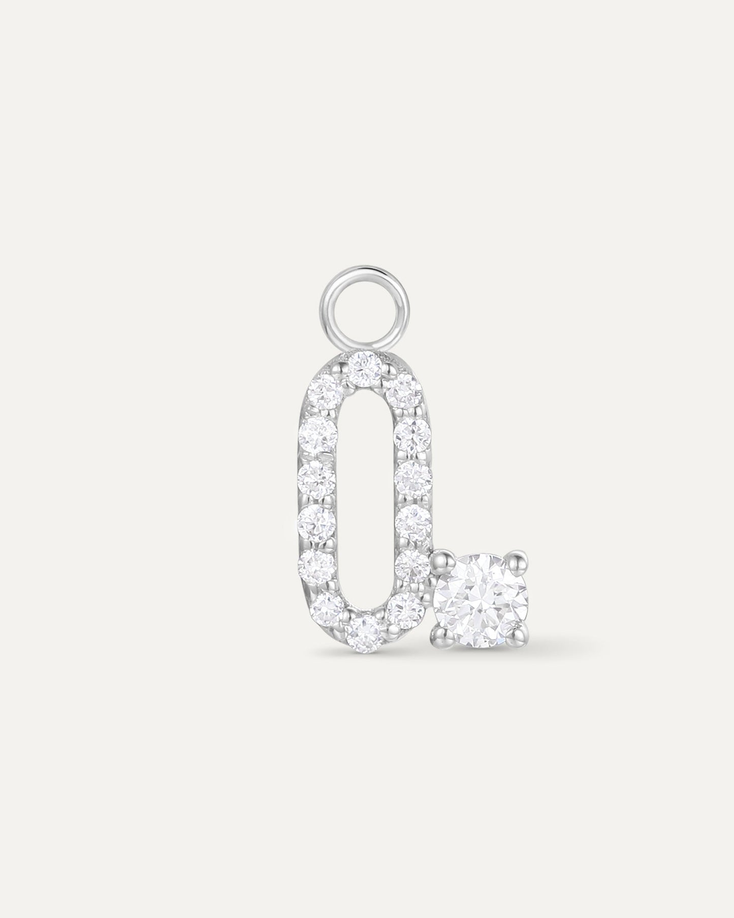 Charm lettre O en or blanc recyclé 14 carats et diamant de synthèse