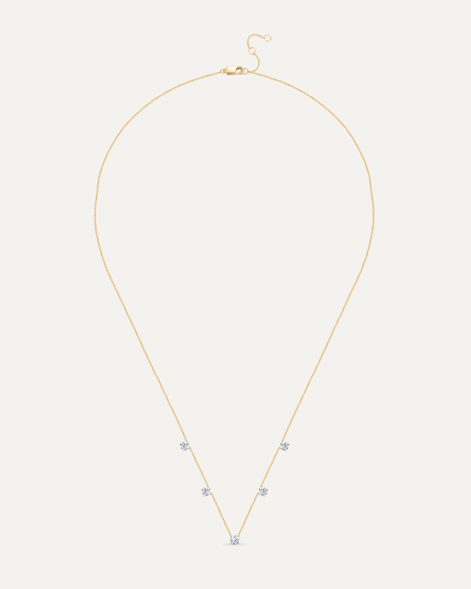 Collier avec cinq diamants en or jaune recyclé 14 carats et diamant de synthèse