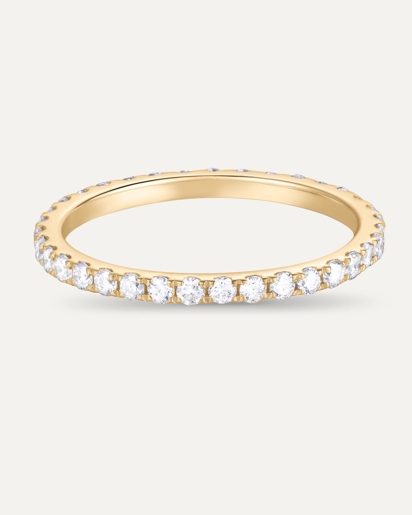 Détail pavage 0,51 carat sur alliance en or massif 375 jaune