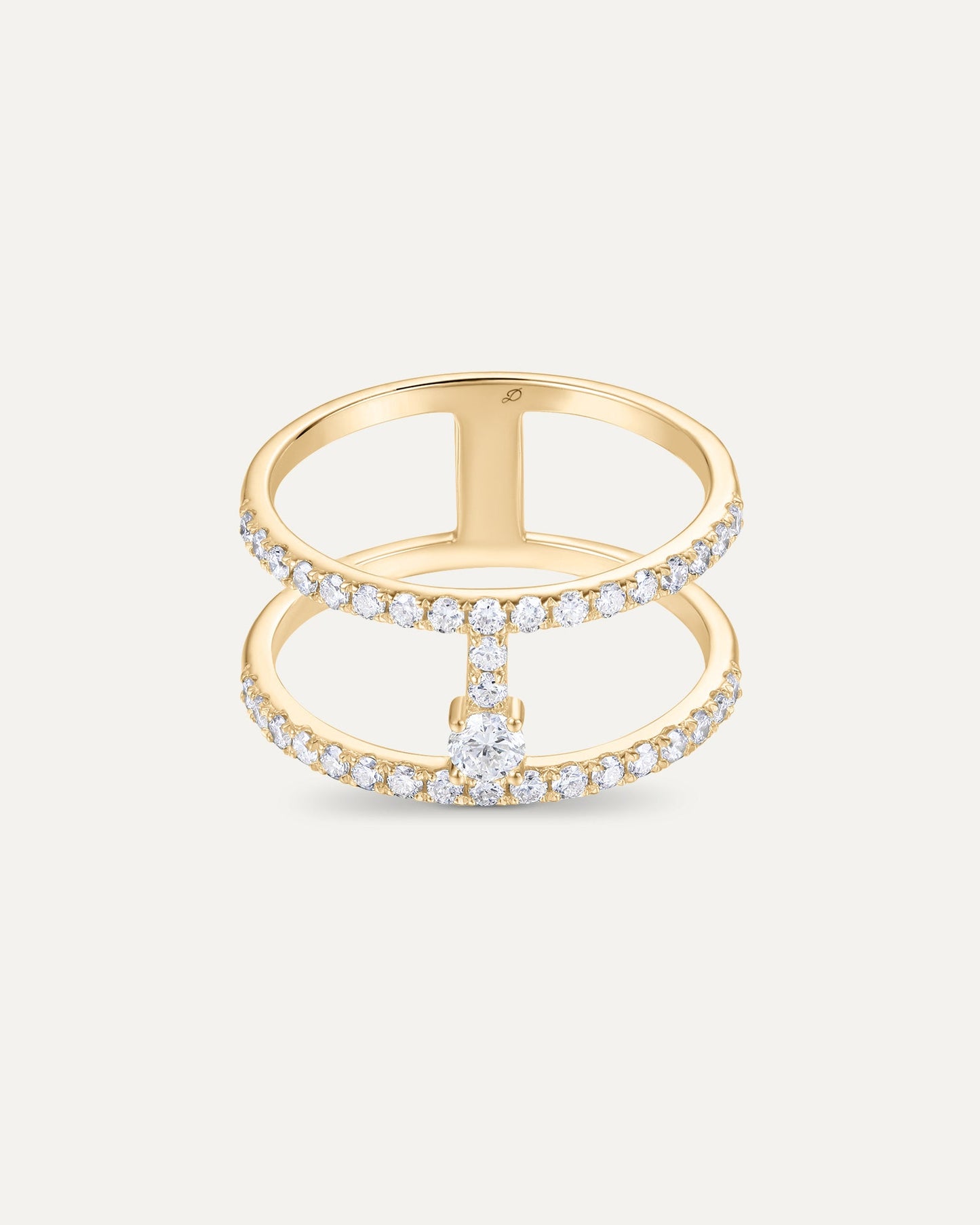 Détail pavage diamant sur bague 2 rangs en or massif 375 jaune