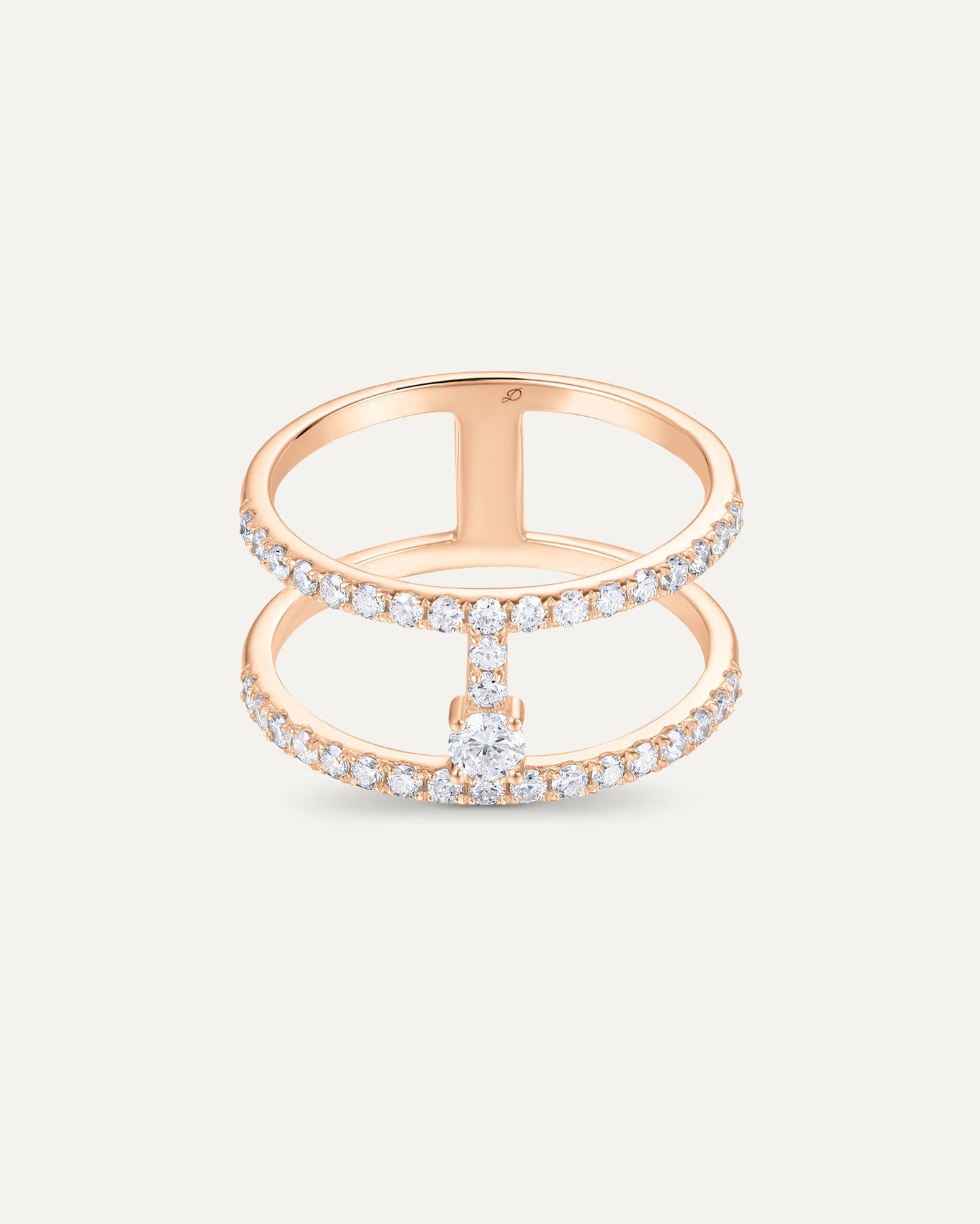 Détail pavage diamant sur bague 2 rangs en or massif 375 rose