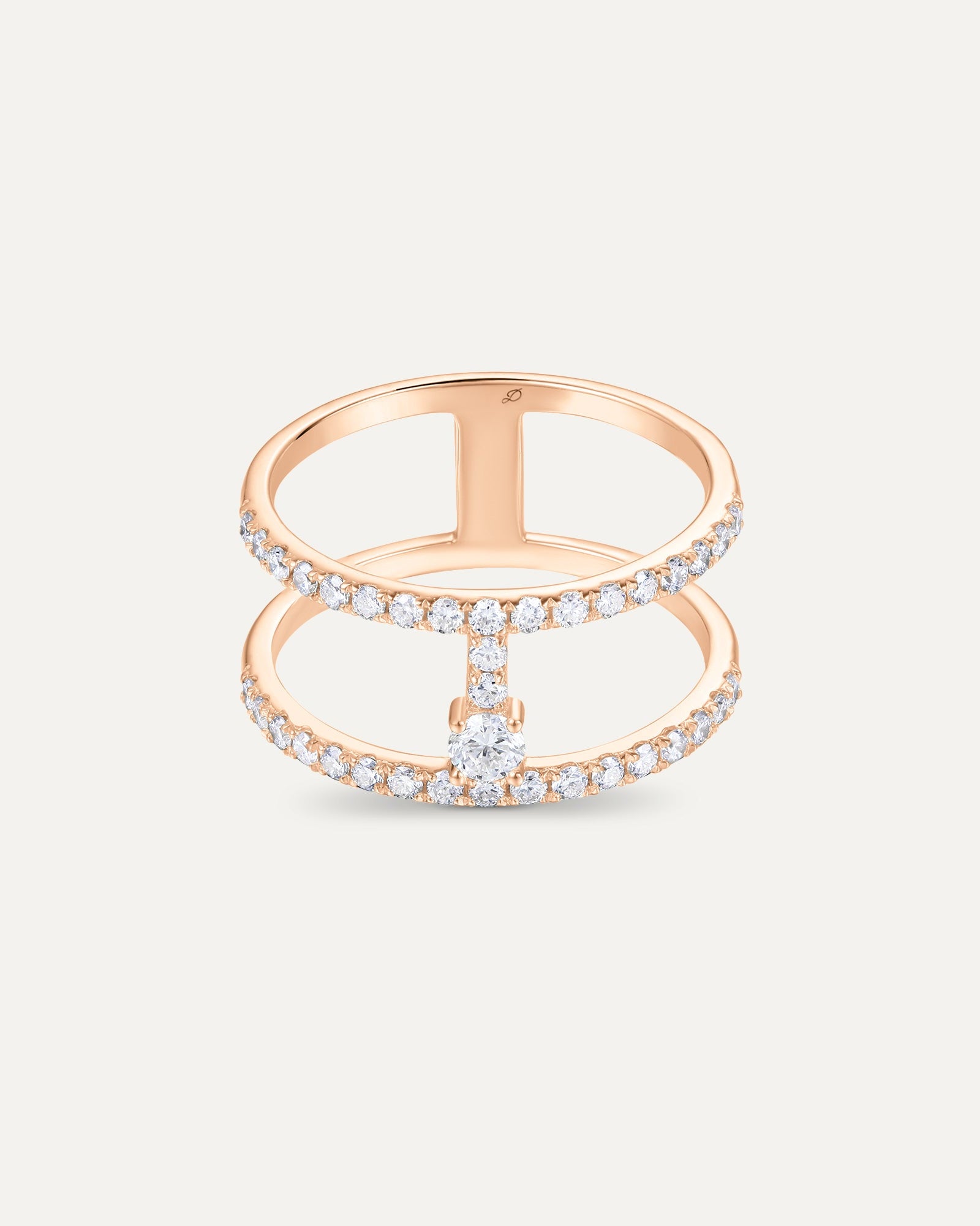 Détail pavage diamant sur bague 2 rangs en or massif 375 rose