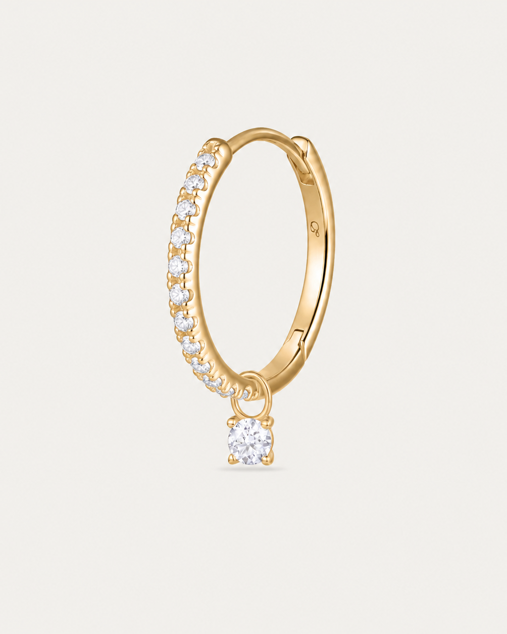 Boucle d'oreille MUST Créole Pavée Solo — or jaune massif 14 carats pavé diamants charm solitaire