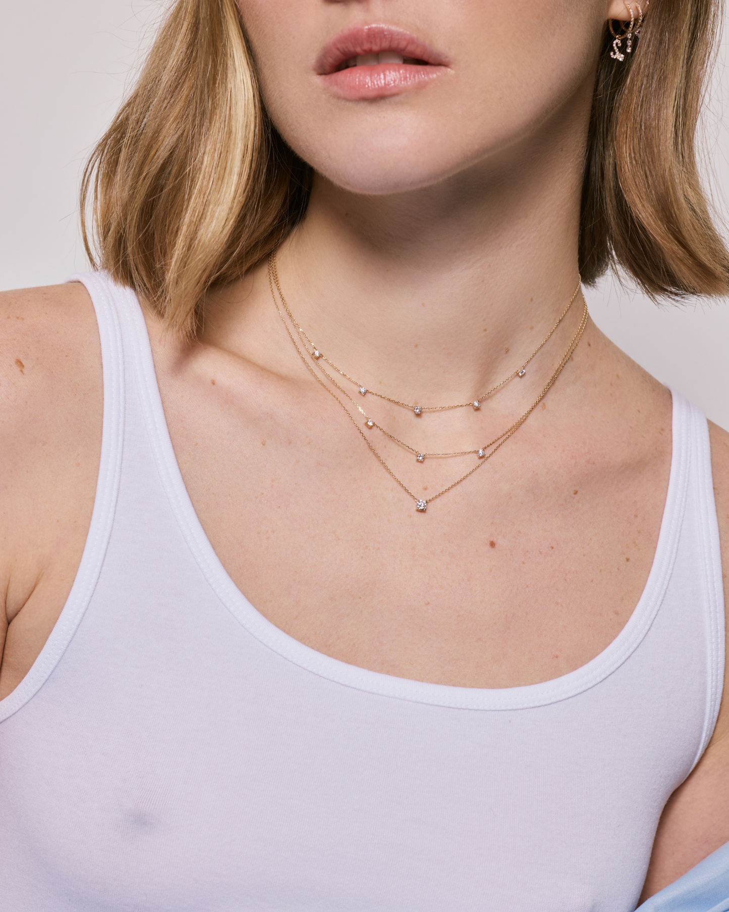 Collier diamant 0,40 carat en or massif 375 jaune porté en ras du cou