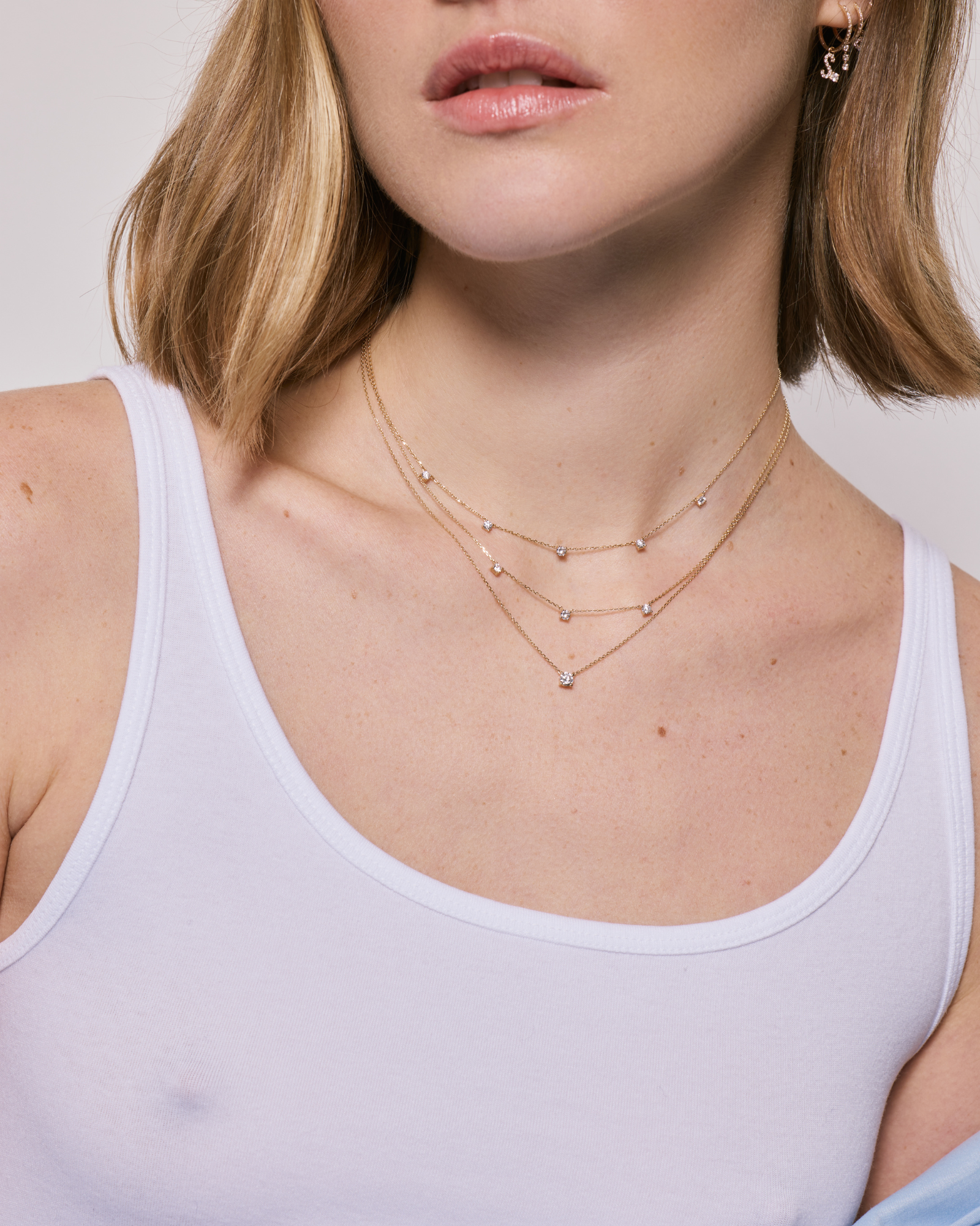 Collier diamant 0,40 carat en or massif 375 jaune porté en ras du cou