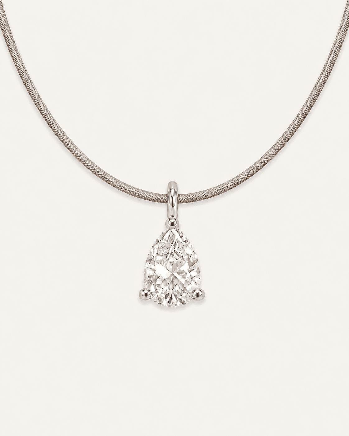 Détail Collier cordon beige LA POIRE Signature — or blanc massif 14 carats diamant synthèse taille poire 0,50 ct D–E VS+ DYAMKA