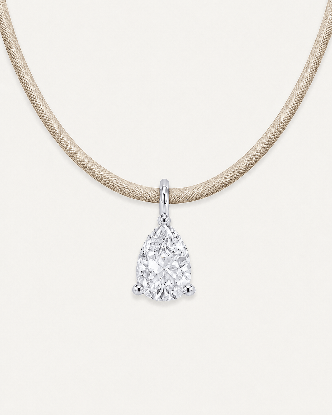 Détail Collier cordon LA POIRE Signature — or blanc massif 14 carats diamant synthèse taille poire 0,50 ct D–E VS+ DYAMKA