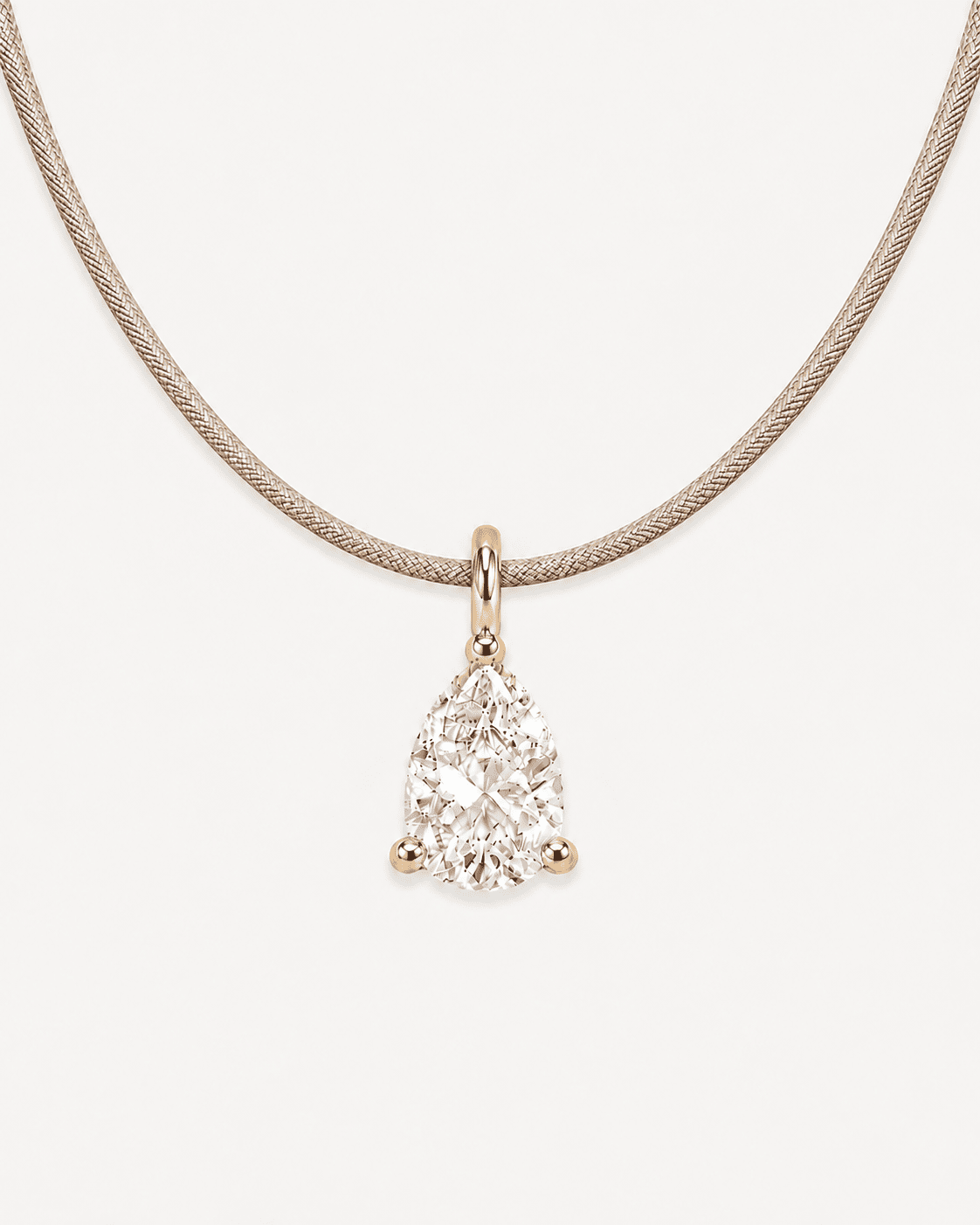 Détail Collier cordon beige LA POIRE Signature — or jaune massif 14 carats diamant synthèse taille poire 0,50 ct D–E VS+ DYAMKA