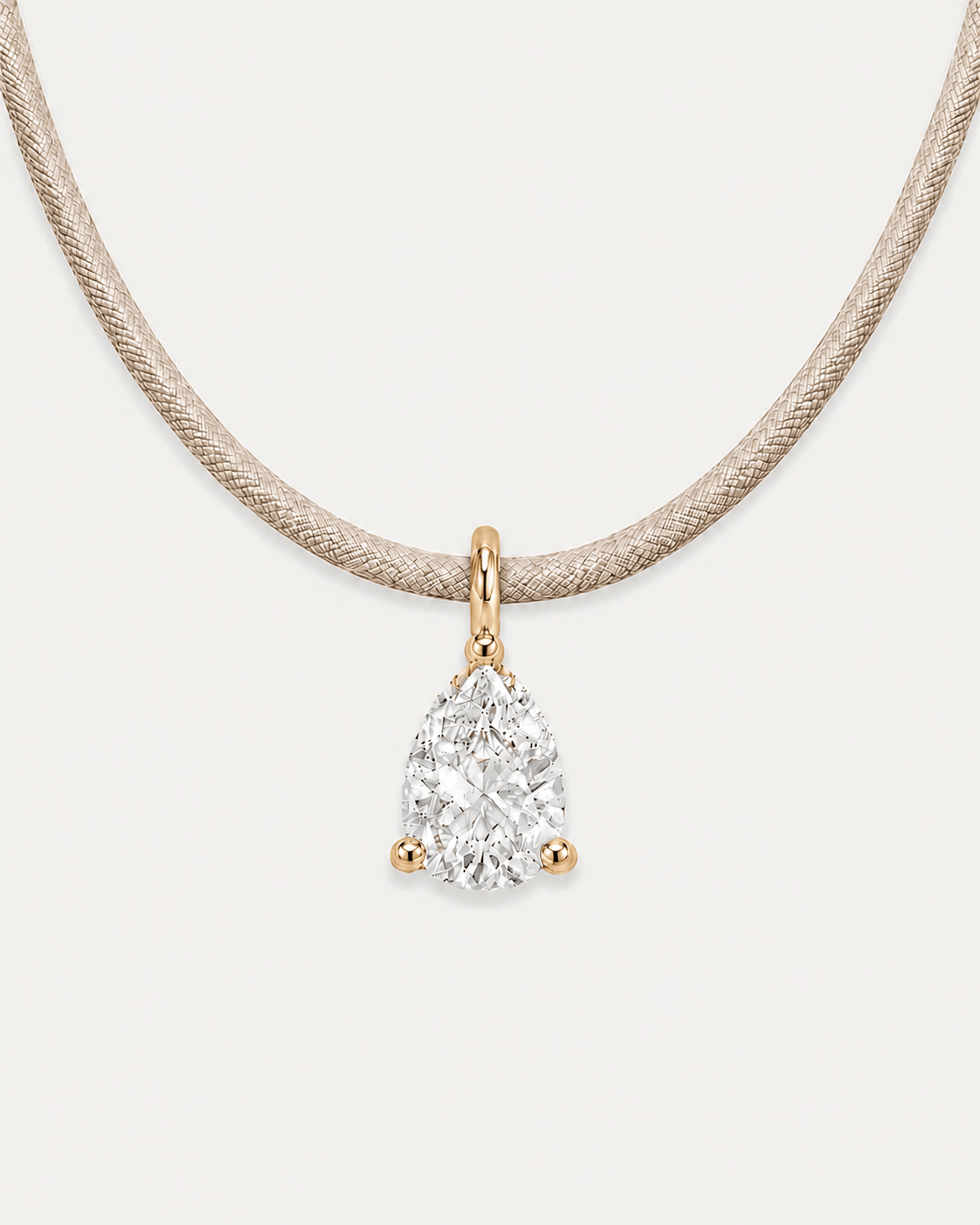 Détail Collier cordon beige LA POIRE Signature — or jaune massif 14 carats diamant synthèse taille poire 0,50 ct D–E VS+ DYAMKA