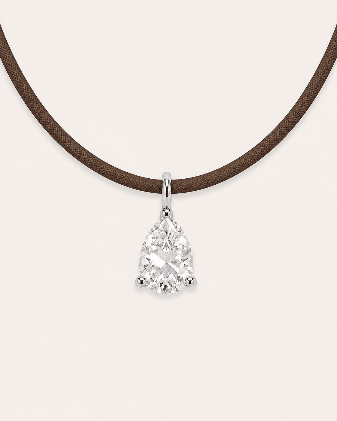 Détail Collier marron cordon LA POIRE Signature — or blanc massif 14 carats diamant synthèse taille poire 0,50 ct D–E VS+ DYAMKA