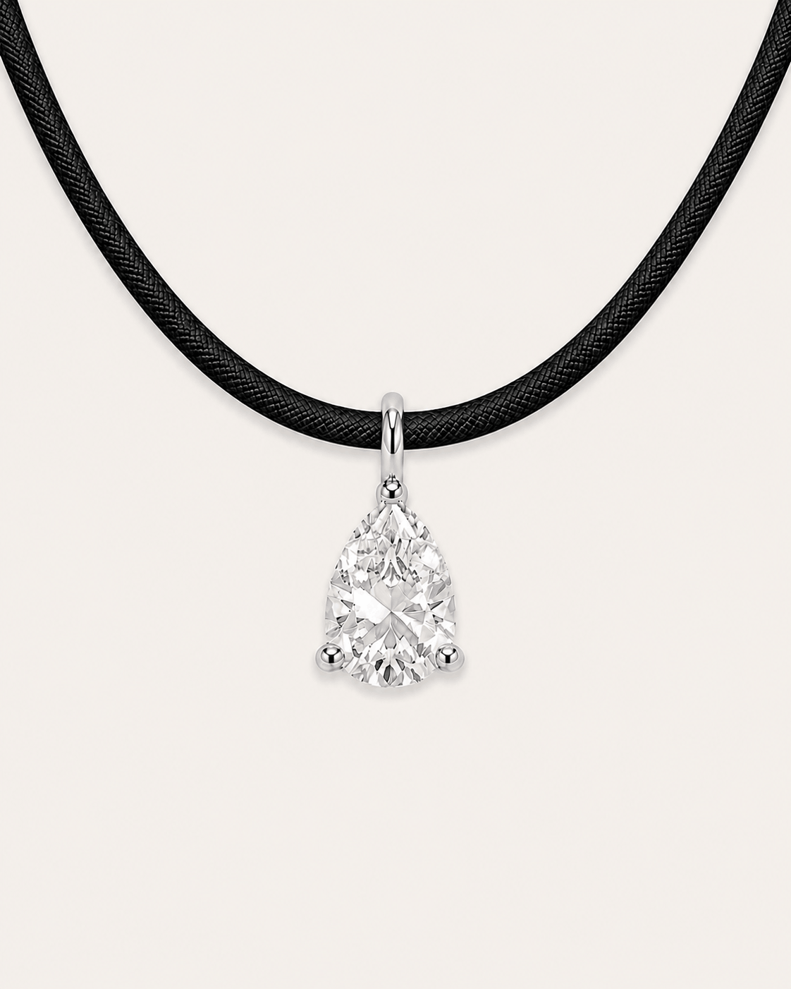 Detail Collier cordon noir LA POIRE Signature — or blanc massif 14 carats diamant synthèse taille poire 0,50 ct D–E VS+ DYAMKA