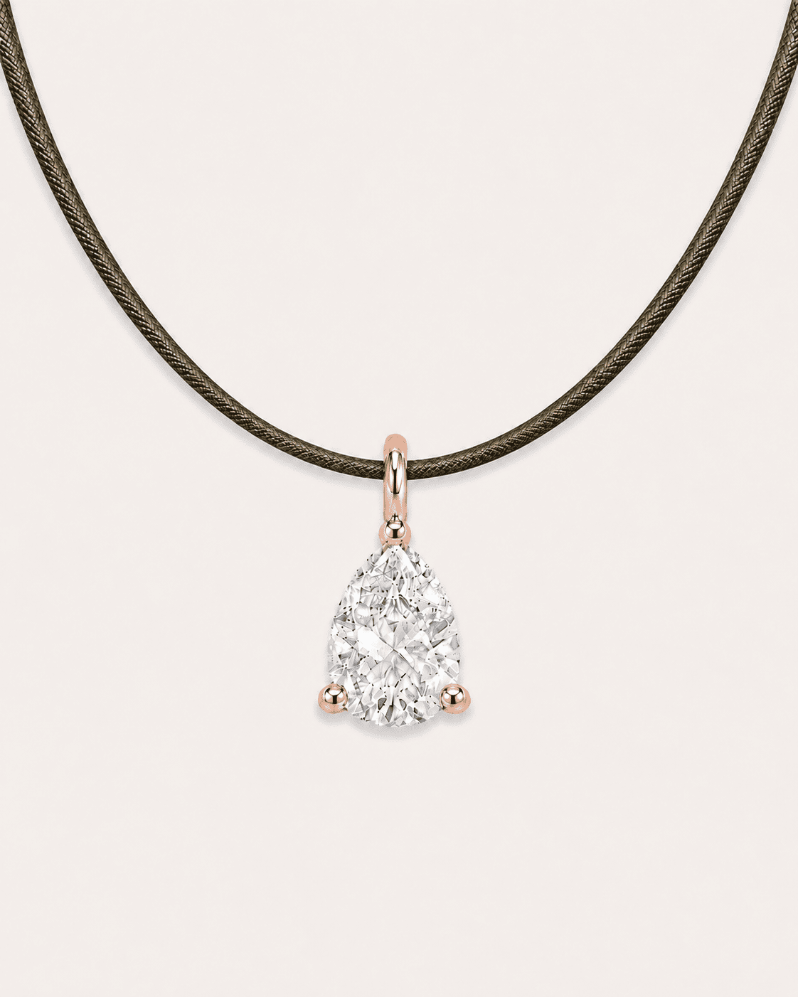 Détail Collier cordon vert olive LA POIRE Signature — or rose massif 14 carats diamant synthèse taille poire 0,50 ct D–E VS+ DYAMKA