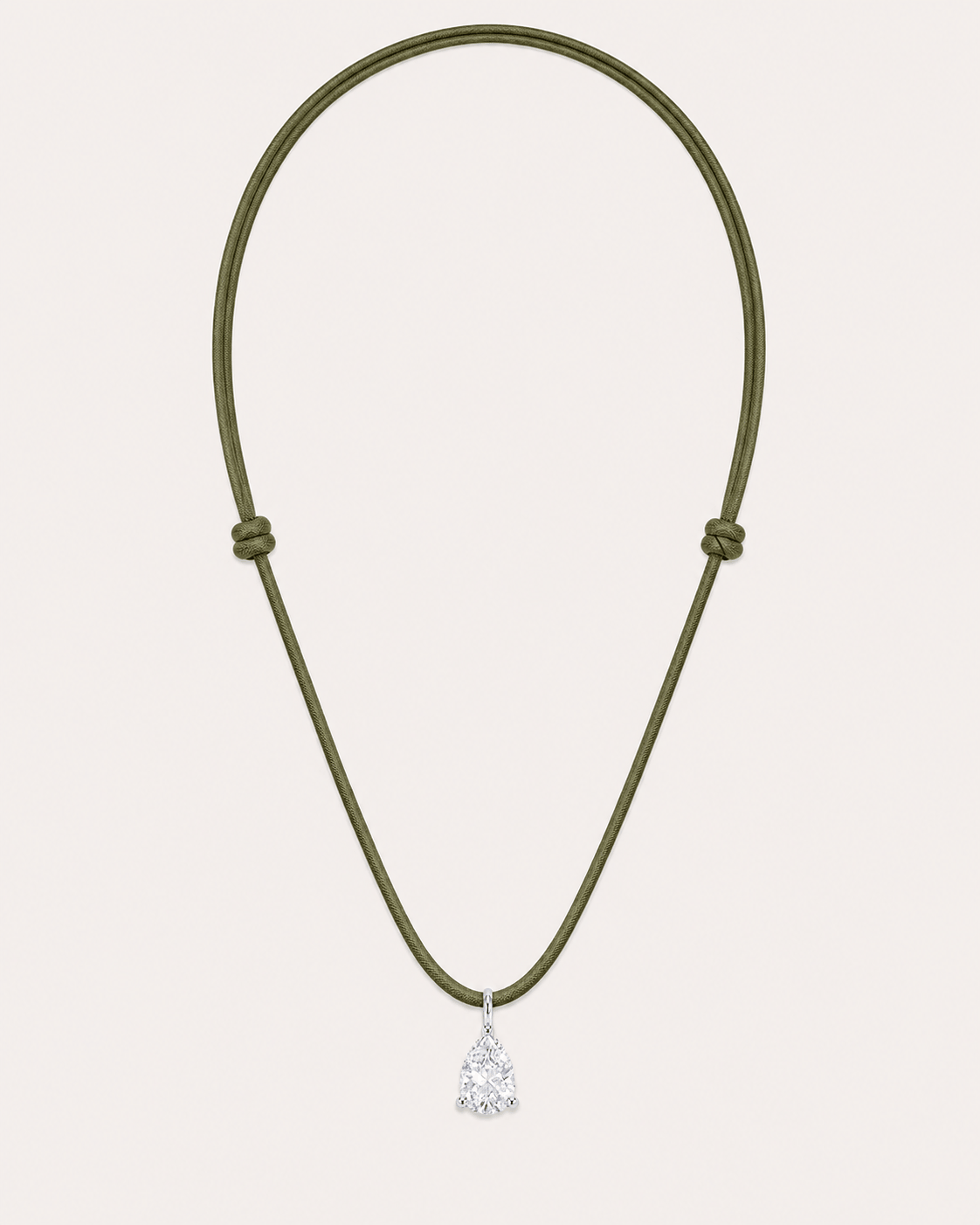 Collier cordon vert olive LA POIRE Signature — or blanc massif 14 carats diamant synthèse taille poire 0,50 ct D–E VS+ DYAMKA