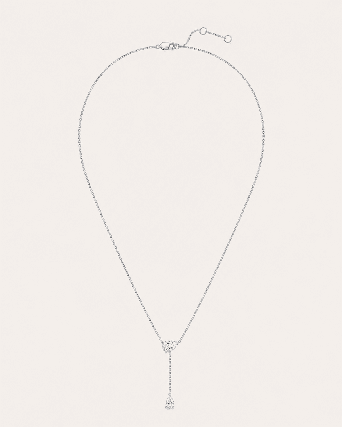Détail collier cravate LA POIRE Allure Or Blanc — sertissage diamant taille poire or massif 14 carats DYAMKA