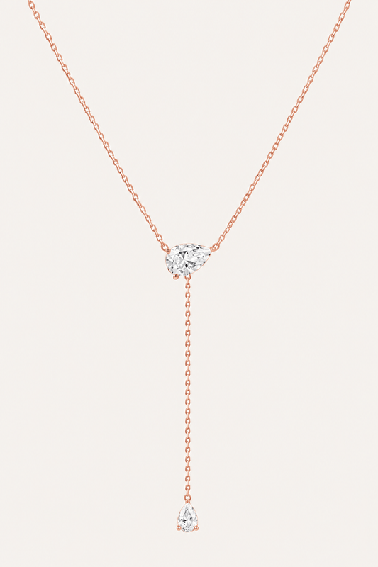 Détail Collier cravate LA POIRE Allure — or rose massif 14 carats deux diamants synthèse taille poire D–E VS+ DYAMKA