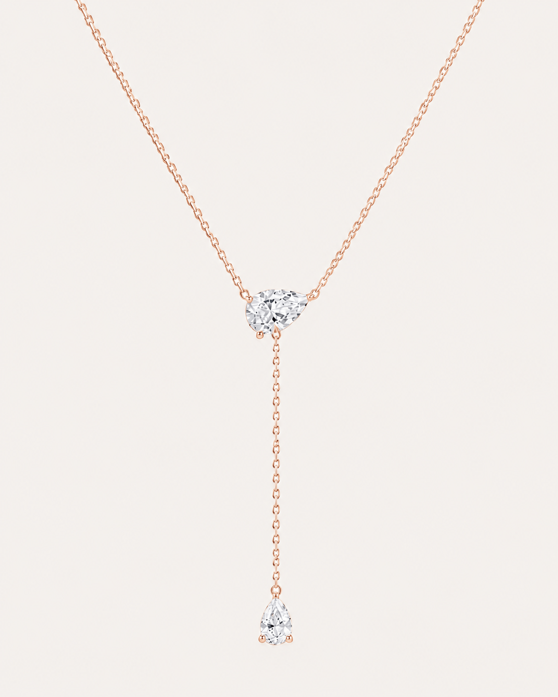 Détail Collier cravate LA POIRE Allure — or rose massif 14 carats deux diamants synthèse taille poire D–E VS+ DYAMKA