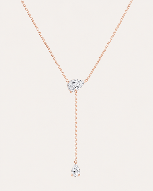 Détail Collier cravate LA POIRE Allure — or rose massif 14 carats deux diamants synthèse taille poire D–E VS+ DYAMKA