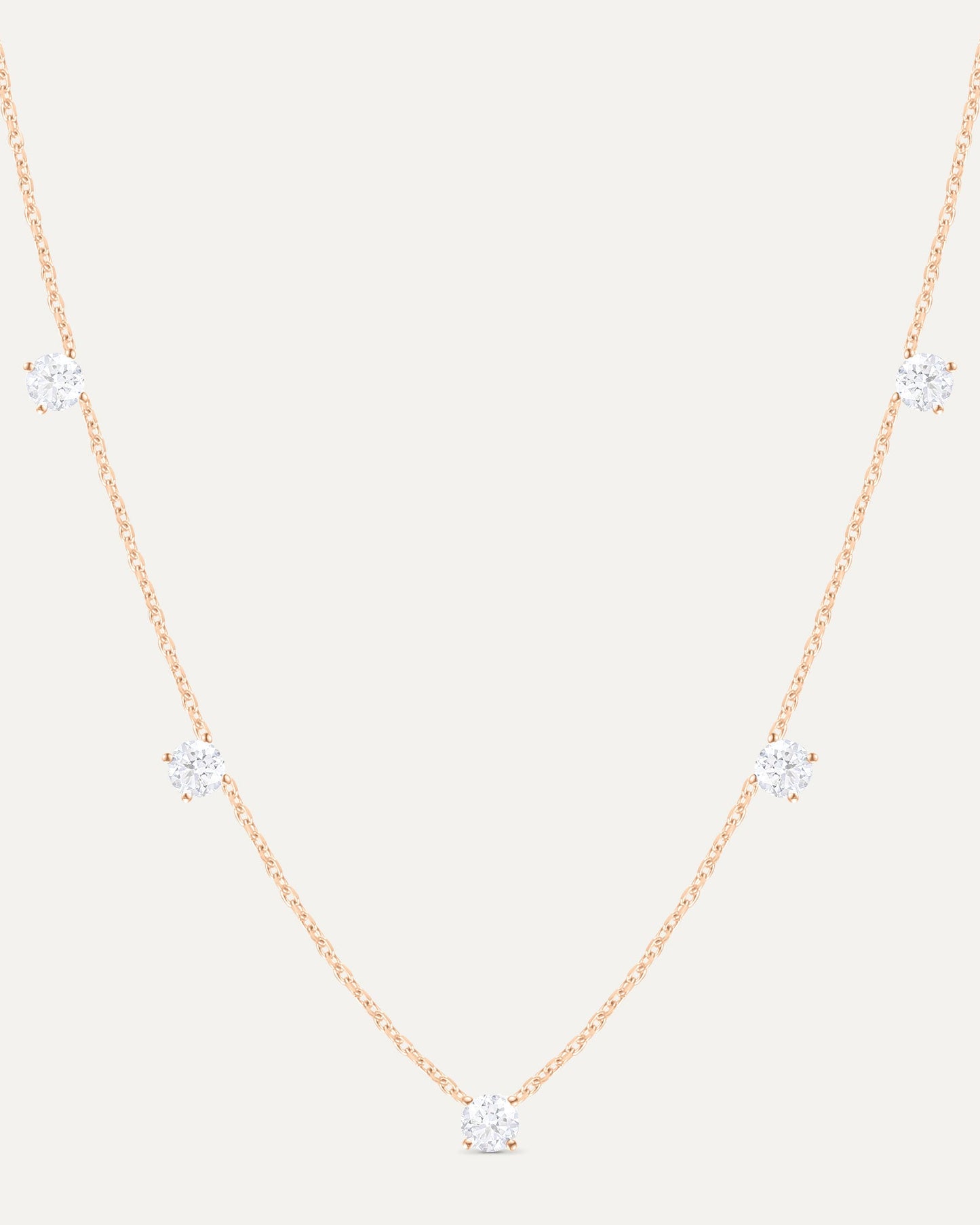 Détail 5 diamants 0,40 carat sur collier en or massif 375 rose